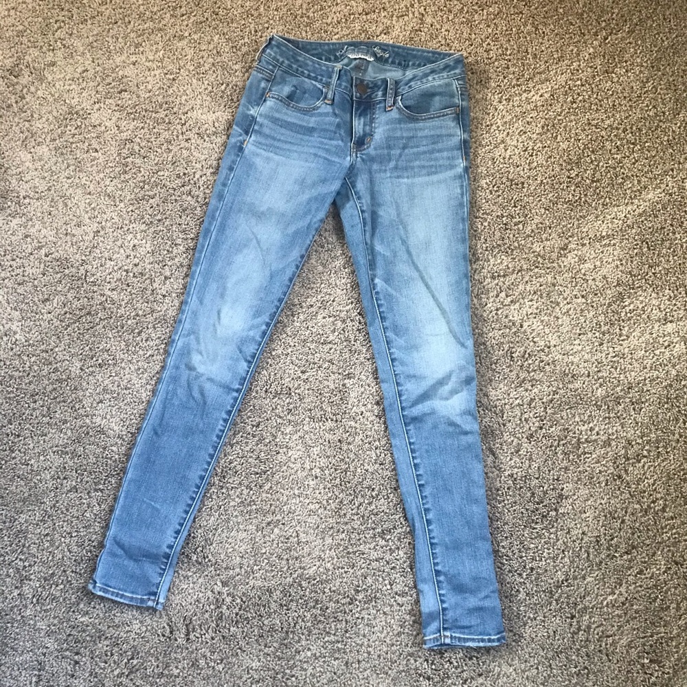 AE Light Wash Super Stretch Jegging size 4